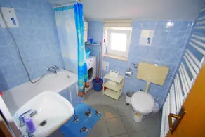 Holiday apartment in family house, 2 km from the beach, village Valbandon - Image 4