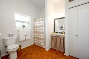 Suite Magnolia. Steps to Downtown & Breweries. Modern 2 bedroom apt w/fireplace. - Image 3