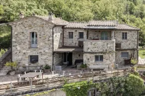 Das Podere Vignalunga ist ein 48 Hektar großes Grundstück mit 2 Hauptvillen und 2 Nebengebäuden - Image 5