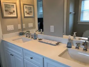 BRAND NYE 2019 BEAUTIFUL UPSCALE 4BR / 2BATH TOP FLOOR PRIVATE ELEVATOR-NO STEPS - Image 5