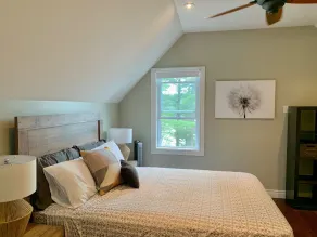 WATERFRONT COTTAGE in Muskoka - Image 5
