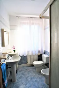 House for 6 people in the green hills of Lucca, swimming pool, Wi-Fi. - Image 3