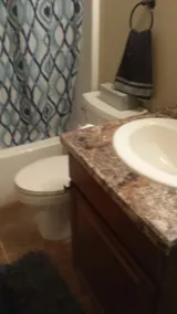 Rénové 2 chambres, 2 salles de bain avec bain à remous. - Image 5