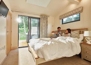 Boutique and spacious luxury lodge, perfect for a romantic escape. - Image 3