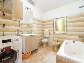 Apartment Rosemary with three bedrooms and sea view - Image 3