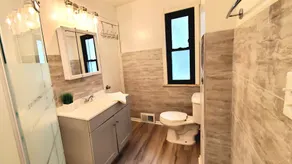 2 KING 3 QUEEN BEDS. Spacious. Quiet Neighborhood - Image 3
