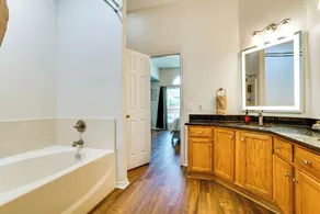 Easy Access to Dfw! Townhome Near Joe Pool Lake - Image 3
