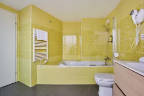 Studio Spacieux avec Wi-Fi GRATUIT | 200m de L'Avenue du Prado - Image 3