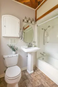 Cottage in the City - Historic Charm, Modern Touch - Image 4