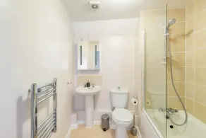 Lovely Town Centre 1 Bed Nr Country & River Walks - Image 2