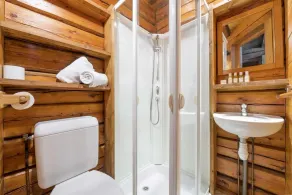 Chalet, à 200m des pistes de ski, terrasse, cheminée ou poêle à bois, parking, télévision - Image 3