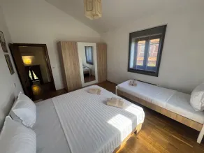Luxury villa with private swimming pool - Image 3