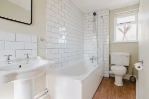 A beautifully presented two bedroom Cotswold stone cottage in the Cotswolds - Cobblers Cottage, More - Image 4