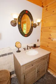 Beautiful log home close to Mt. Snow with hot tub and sauna. - Image 5