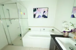 Designer Decor Home with 8Beds at Williams Landing - Image 3
