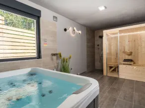 Stunning private villa with WIFI, private pool, hot tub, A/C, TV, patio and pets allowed - Image 3