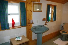 Eagle Lodge, Gatehouse next to A73, Self catering cottage, Pets welcome - Image 2