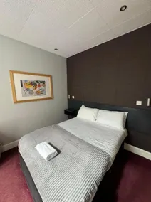 Standard Double Room - Image 5