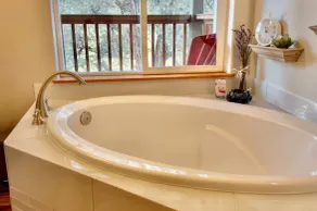 Freshly remodeled and updated dog friendly get-away w/Private Hot Tub and view! - Image 2