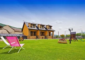 La Alcoba Country House in Valle de Laciana, Pool and Mountain Views - Image 2