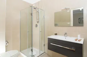 Green Park Hotel - Image 5
