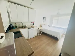 Studio - Sleeps 2 - Wifi - Parking - Image 3