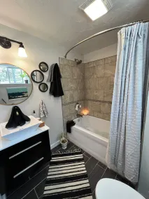 Mid Century Bungalow with a hot tub -15 miles to the heart of Traverse City - Image 2