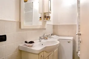 Apartamento 'Casa Sul Fiume' com vista para a montanha, varanda e acesso Wi-Fi - Image 2