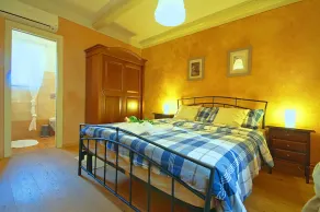 Villa with a private pool and a spacious garden - Image 5
