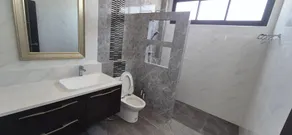 Harary Family apartments - Image 5