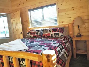 Profitez de l'intimité dans cette cabane récemment construite avec vue spectaculaire sur le lac North Star - Image 4