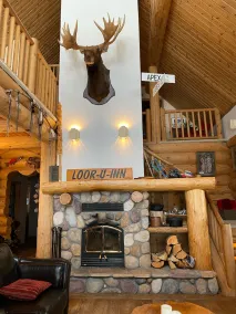 Loor-U-Inn. Luxury Log Home/ 7 Beds & Hottub  Apex Mountain - Image 2