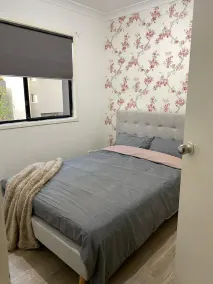 Spacious 3 bedroom townhouse with AC and lock up garage - Image 5