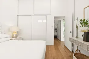 Luxury 2-Bed with Ocean Views and Garden - Image 4