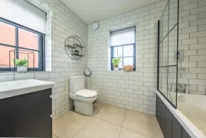28 Chapel Yard - Image 2