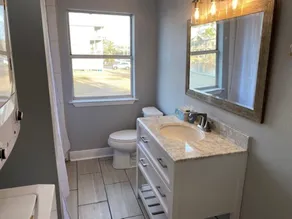 Maison de plage mise à jour avec vue sur le canal Oasis en bas, barbecue grill, wifi gratuit! - Image 3