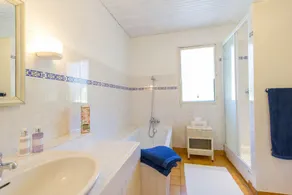 Secure, gated, fenced pool, quiet rural location, Air Con. Near historic towns - Image 3