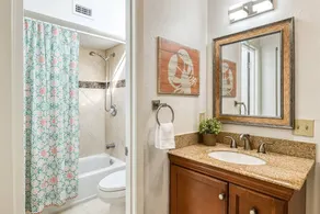 Private Garden, Hot Tub, Fire Pit, Walk to Beach, Minutes to Historic Downtown, $300 in Free Tickets - Image 5