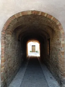 Más allá del turismo! Descubre tranquilo, auténtico pueblo medieval, encantadora casa. - Image 5