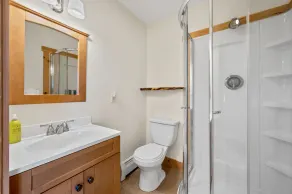 New & Stunning Chalet! Reno'd, Hot-Tub, Barrel Sauna, Slope Views, Fire Pit - Image 4