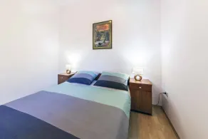 Holiday home with swimming pool, terrace and sea view - Image 3