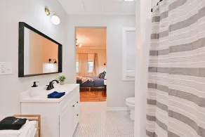 Indianapolis Luxury Clean Downtown Home. - Image 5