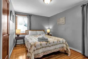 Gorgeous 2 Queen Bedroom Apartment in North Buffalo with 70 inch TV - Image 4