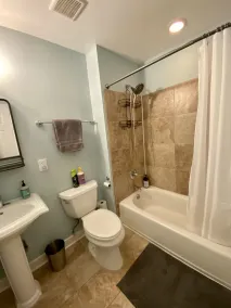 Spacious Row House in Hip and Historic Location - Image 2