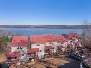 Pickwick Lake Front Estate w/ water views, boatslip & pool 3 mi  to State Park - Image 5