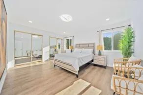 Marbella Lane Modern Home w Private Backyard - Image 5
