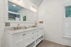 5 Bedroom, 4.5 Bathroom, In-ground Pool, Awning, Gym near Parsons Beach! - Image 2