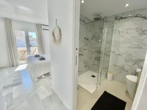 16 -Townhouse a 30 m de la plage dans le centre de la Cala de Mijas - Image 2