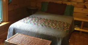 Timmerstuga på tyst vildmarksjön i Downeast Lakes Region i Maine - Image 2