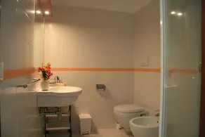 500 sqm antiseismic and green villa with private pool and park in central Italy - Image 3